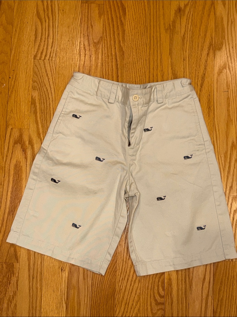 🐳 Vineyard Vines Khaki Shorts with Navy Whale Embroidery 12
